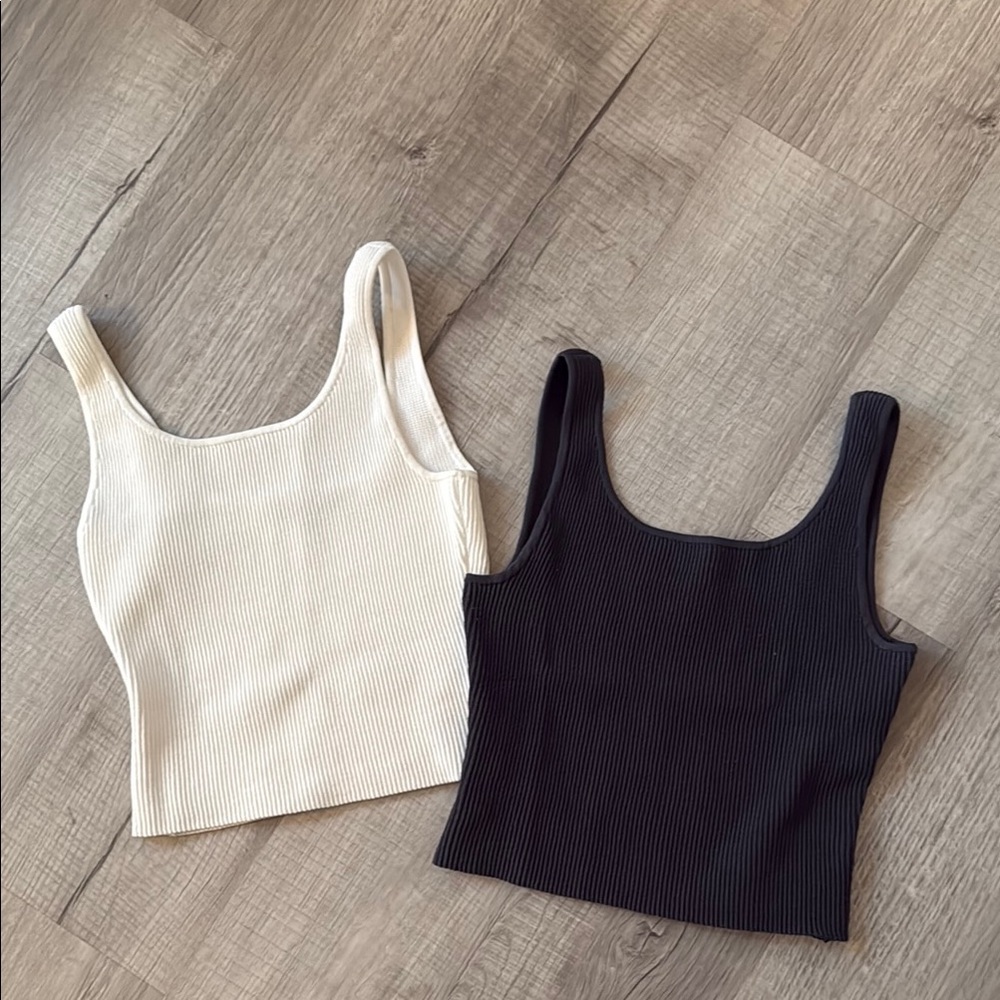 Quince tank top bundle size small